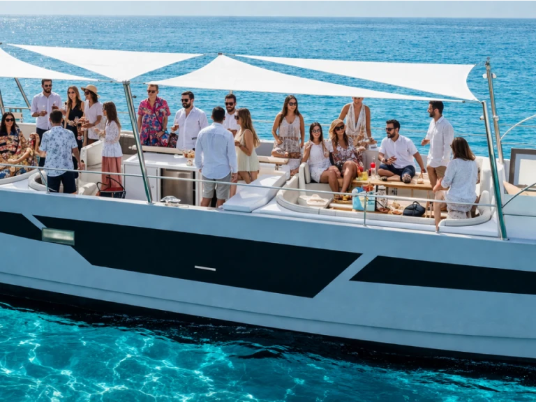 Alquiler de Serenity Catamarán en Puerto Marina Benalmadena