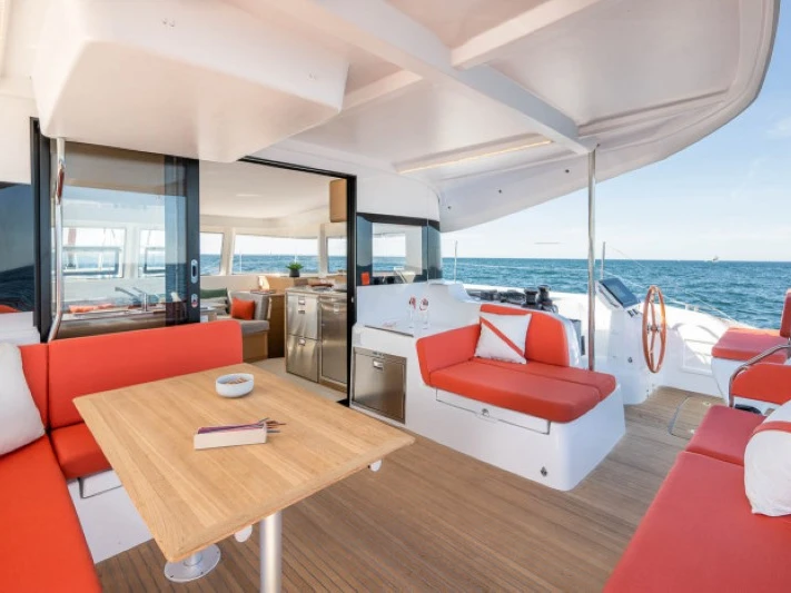 Alquiler de Catamarán, con o sin patrón Excess Raiatea Island