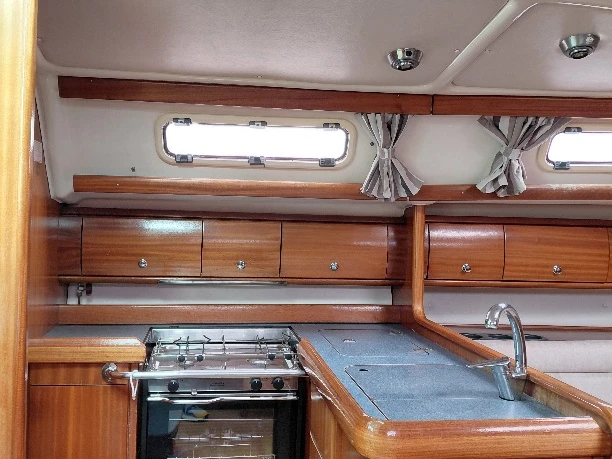 Velero para alquilar Nikiána al mejor precio