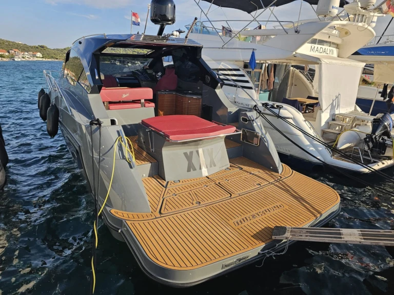 Yate de lujo para alquilar Biograd na Moru al mejor precio