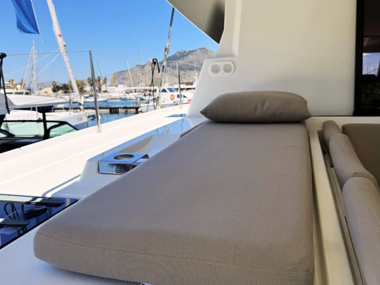 Alquiler de Fountaine Pajot Elba 45 en Palermo