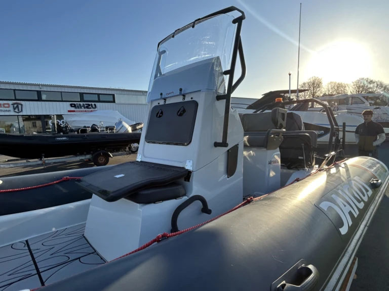 Alquiler Neumática Zodiac con o sin  título de navegación