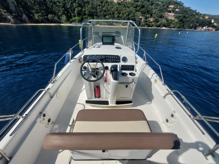 Alquiler de embarcaciones Boston Whaler Boston Whaler 220 Dauntless enPort de la Rague en Samboat