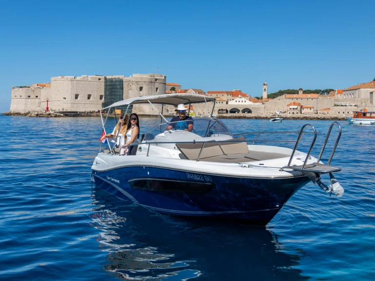 Alquiler de embarcaciones Jeanneau cap camarat 7.5WA enDubrovnik en Samboat