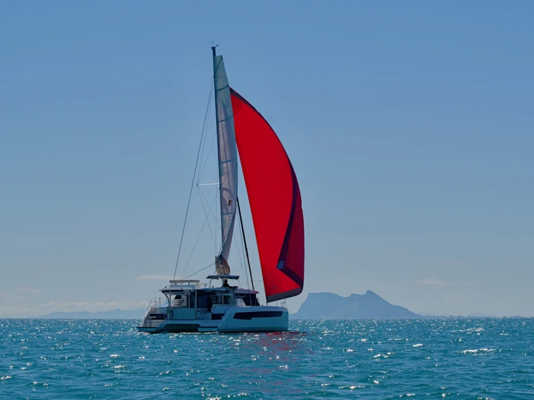 Catamarán para alquilar Puerto Sotogrande al mejor precio