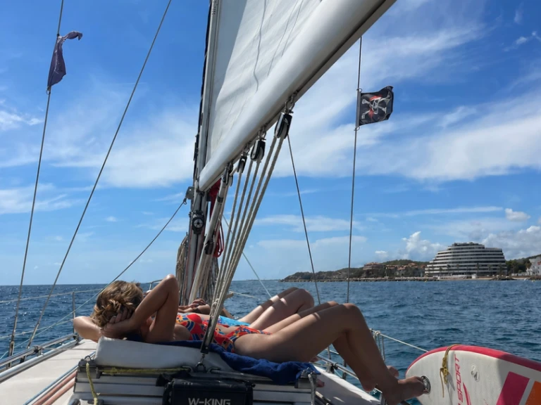 Alquiler de Bavaria Bavaria 38 Cruiser en Sitges