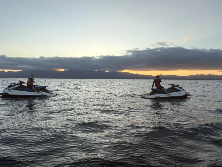 Alquiler Moto de agua Yamaha con o sin  título de navegación