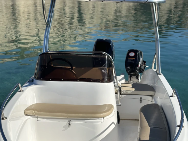 Alquiler de embarcaciones Marinco 475 2025 enFaliraki en Samboat