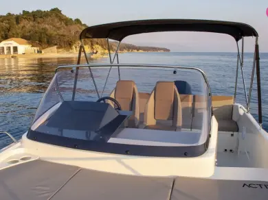 Alquiler Kolýmpia - Quicksilver Activ 675 Sundeck en SamBoat