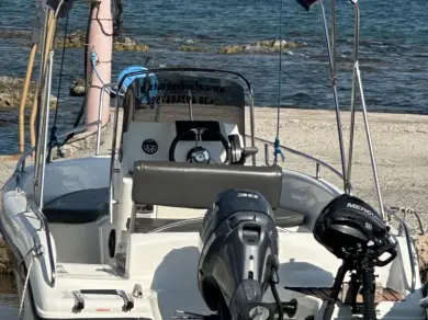 Alquiler Lancha Poseidon con o sin  título de navegación