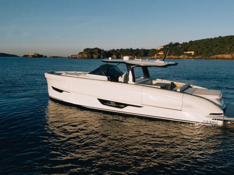 Alquiler de Solaris Power Solaris Power Coupé 52 en Port Grimaud