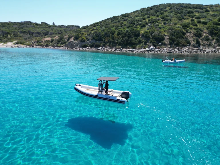 Alquiler de barcos Villasimius barato de Salpa Soleil 20