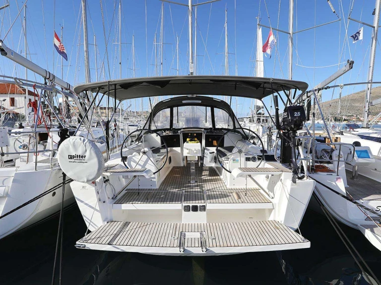 Alquiler de embarcaciones Dufour Dufour 382 Grand Large enPula en Samboat