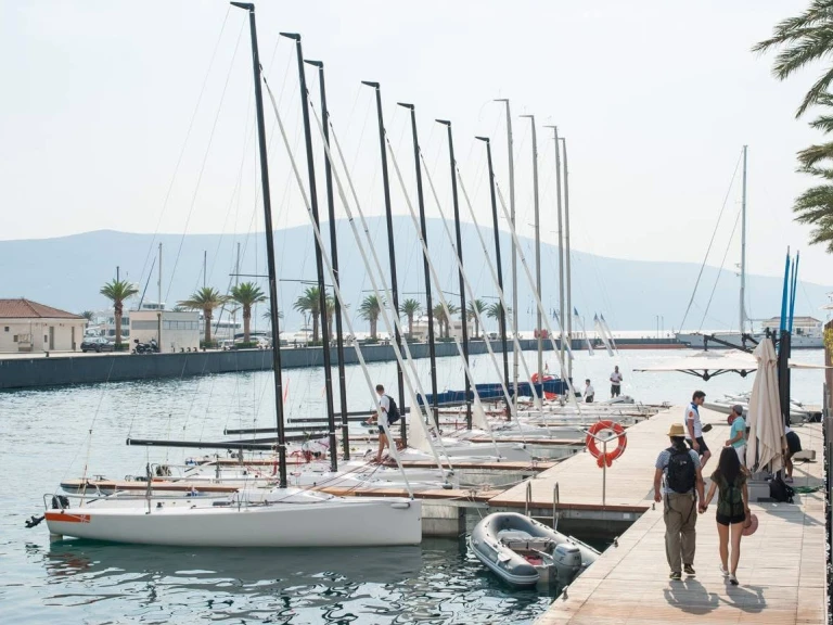 Alquiler de J J70 en Tivat