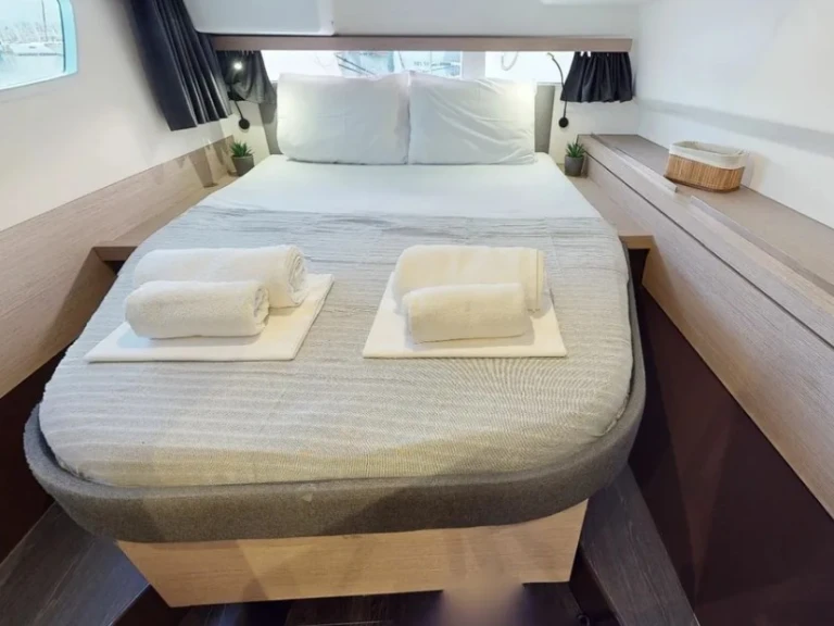 Alquiler de Catamarán, con o sin patrón Fountaine Pajot Paros (Isla)