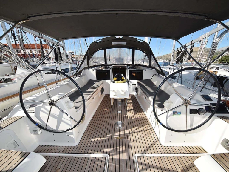 Alquiler de barcos Pula barato de Dufour 382 Grand Large