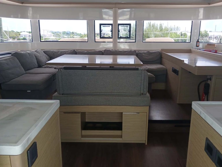 Alquiler Catamarán Lagoon con o sin  título de navegación