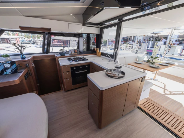 Alquiler de Nautitech Nautitech 46 Fly en Álimos