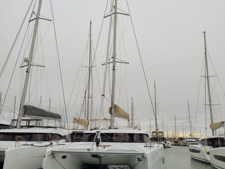 Alquiler Catamarán Fountaine Pajot con o sin  título de navegación