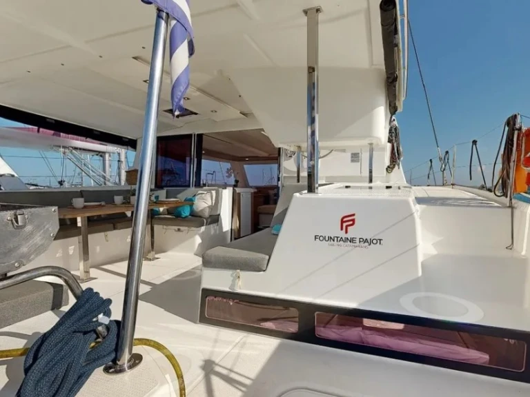 Alquiler de embarcaciones Fountaine Pajot Isla 40 enParos (Isla) en Samboat