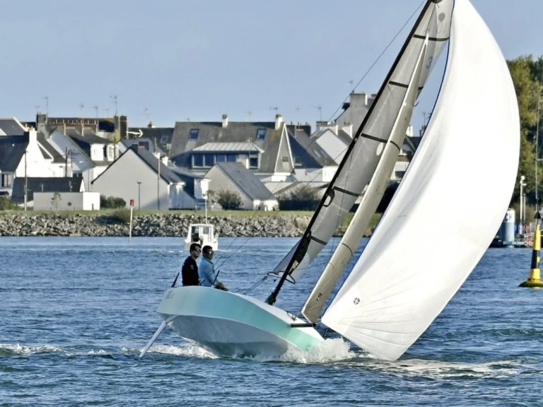 Alquiler de barcos Lorient barato de DG 5.5