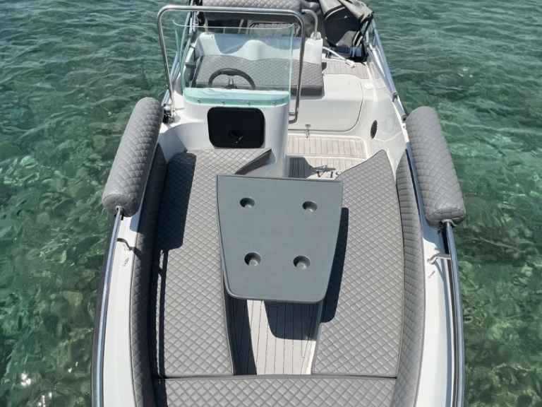 Alquiler de embarcaciones ISATEK TEKNE COBRA 495 enGlyfáda en Samboat