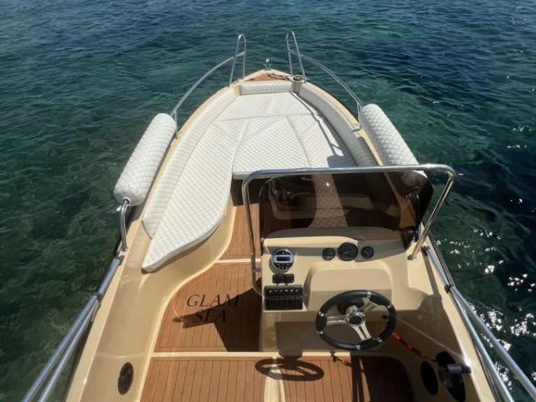 Alquiler de ISATEK TEKNE COBRA 495 en Glyfáda