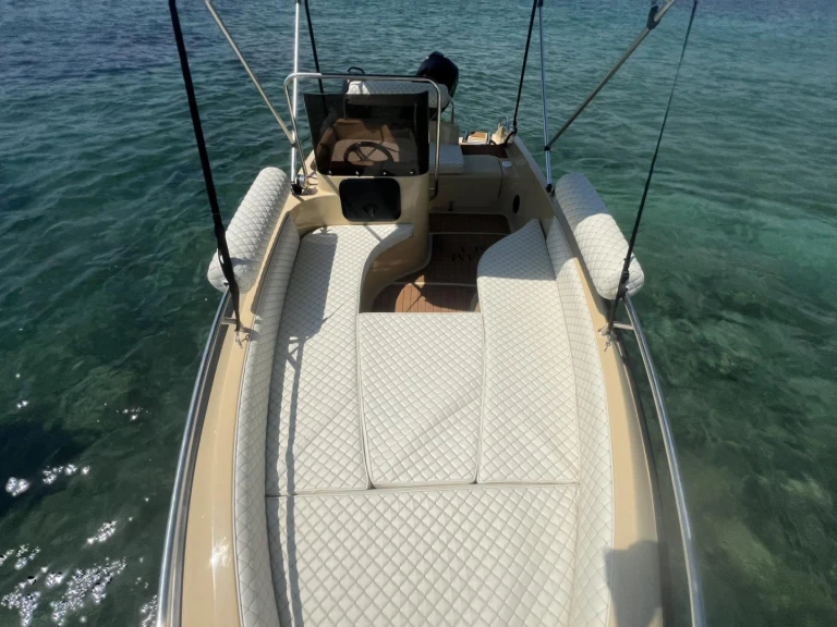 Alquiler de embarcaciones ISATEK TEKNE COBRA 495 enGlyfáda en Samboat