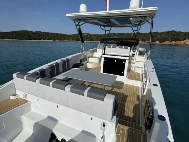 Lancha para alquilar Marina di Portisco al mejor precio