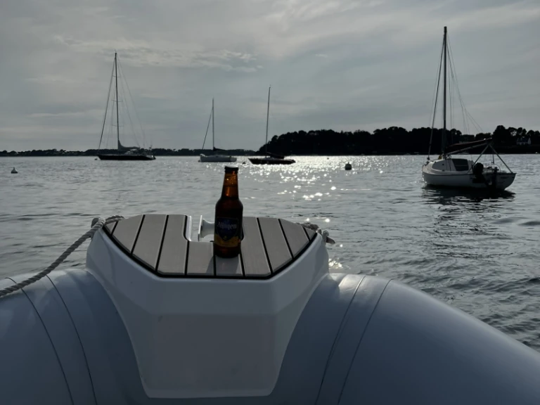 Alquiler de Neumática, con o sin patrón Zodiac Arzon