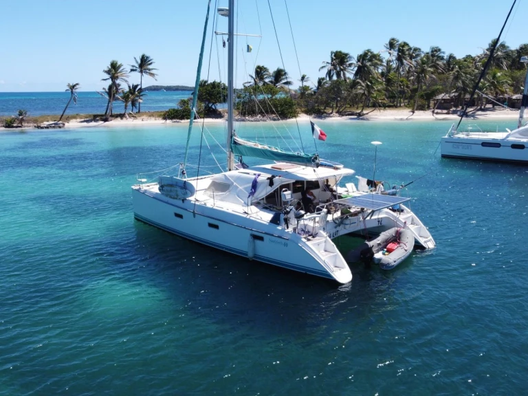Alquiler de barcos Uturoa barato de Nautitech 40