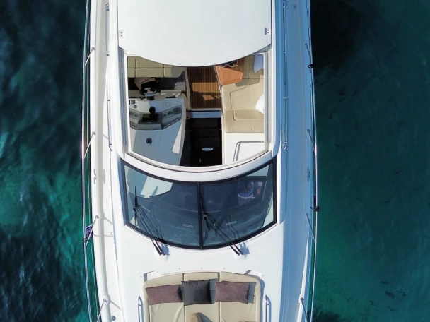 Alquiler de Prestige Yachts 590 en Paris