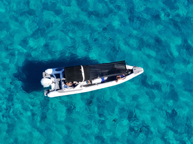 Alquiler de Fost Matrix 32 en Marina Aliki