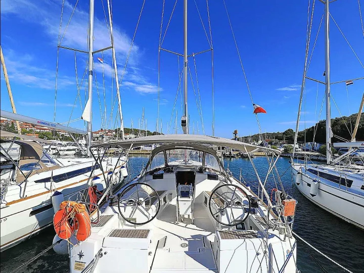 Alquiler de Velero, con o sin patrón Jeanneau Cos