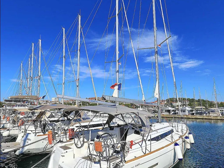 Alquiler Velero Jeanneau con o sin  título de navegación