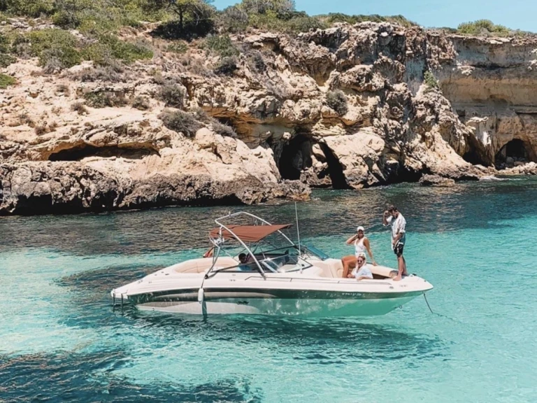 Alquiler de barcos Santa Ponsa barato de Sea Ray 260