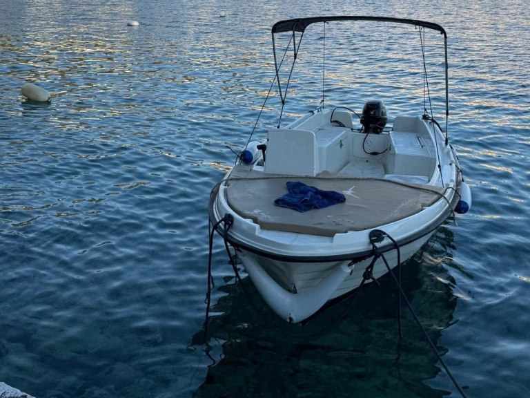 Alquiler de embarcaciones Betina 500 enHvar en Samboat