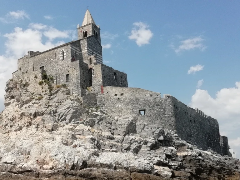 Velero para alquilar Lerici al mejor precio