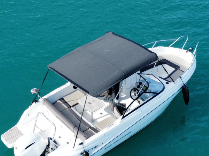 Alquiler de embarcaciones Jeanneau Cap Camarat 6.5 BR enAntibes en Samboat
