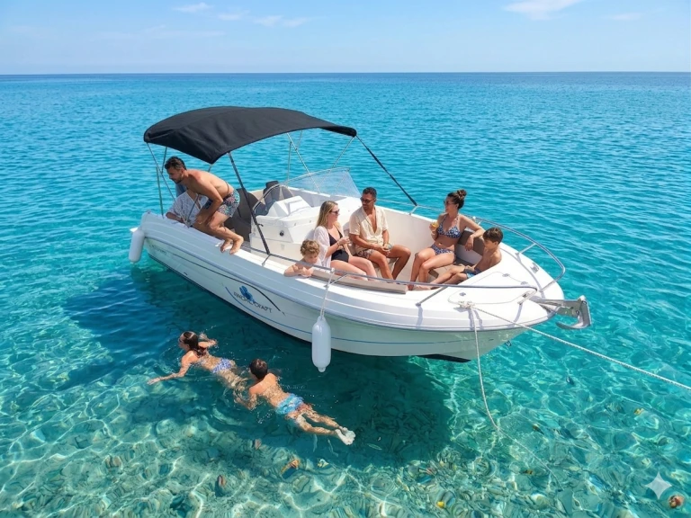 Alquiler de embarcaciones Pacific Craft Q670 'Atlas' (10p/200hp) enCan Pastilla en Samboat