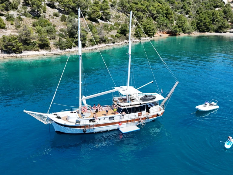 Alquiler de embarcaciones Traditional 82 enSplit en Samboat