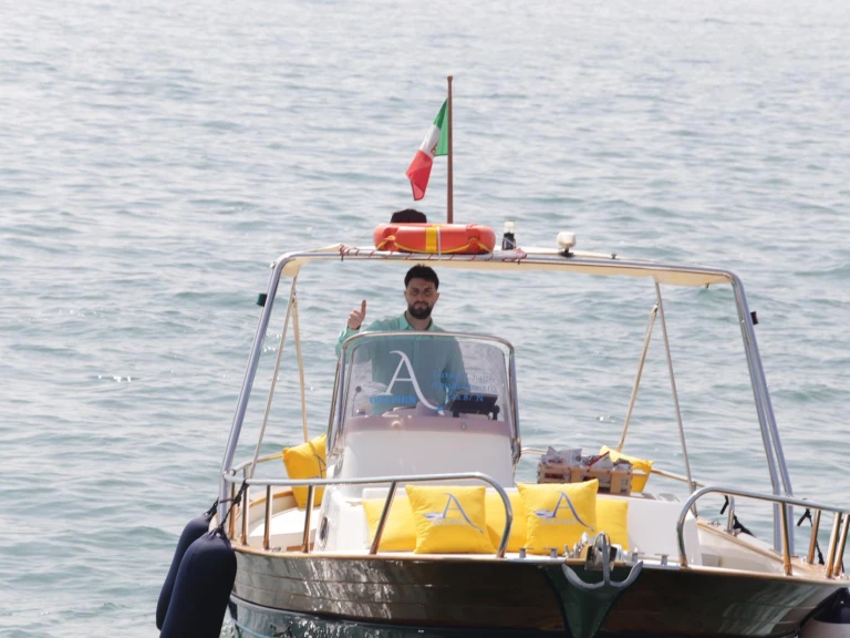 Fratelli Aprea Sorrento 7,50 open cruise de alquiler a Salerno