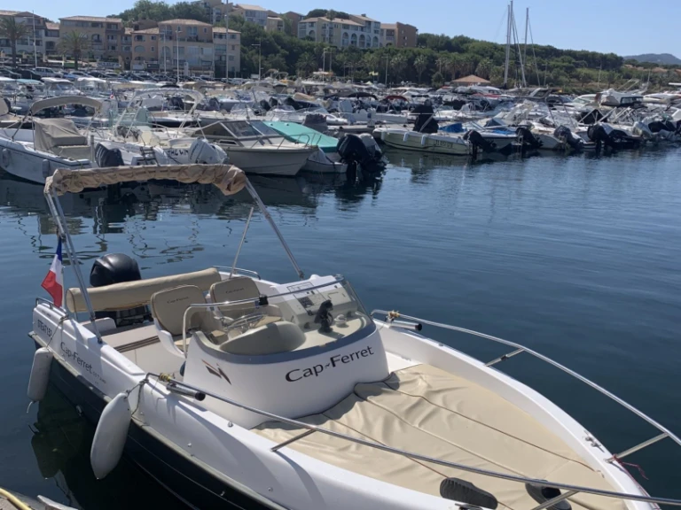 Alquiler de B2 Marine Cap Ferret 552 Sun Deck en Six-Fours-les-Plages