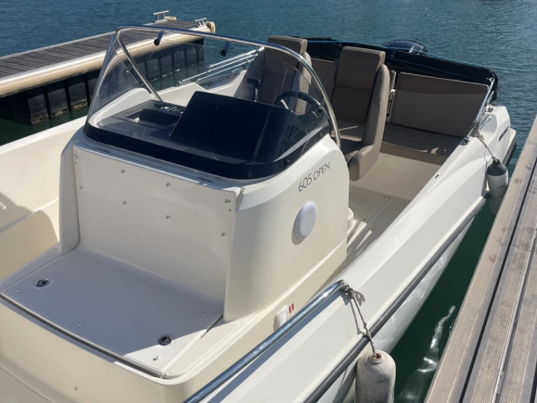 Alquiler de Quicksilver Activ 605 Open en Marsella