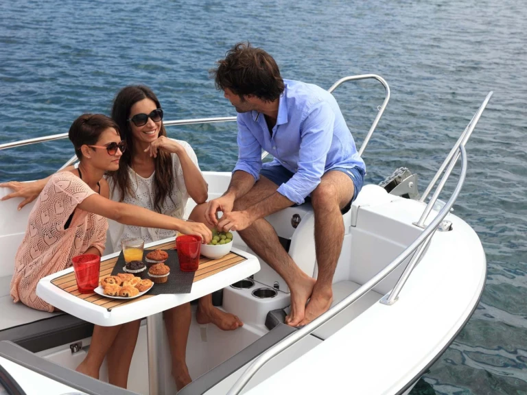 Alquiler de embarcaciones Jeanneau Cap Camarat 7.5 BR enAntibes en Samboat