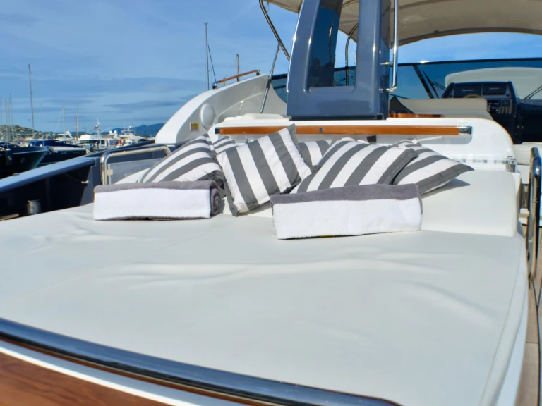 Alquiler de Riva Virtus 63 en Saint-Tropez