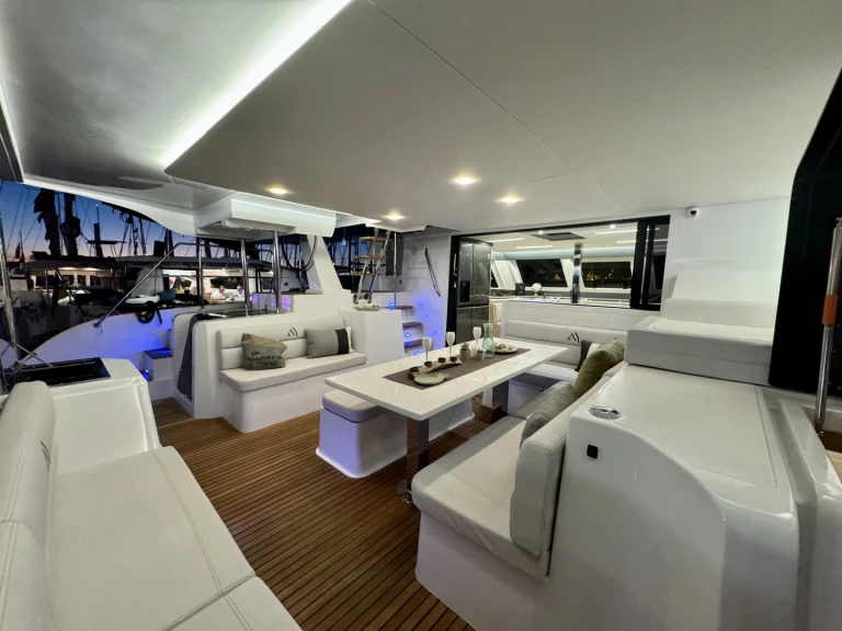 Alquiler de Catamarán, con o sin patrón Aventura yachts Marina El Portet de Dénia