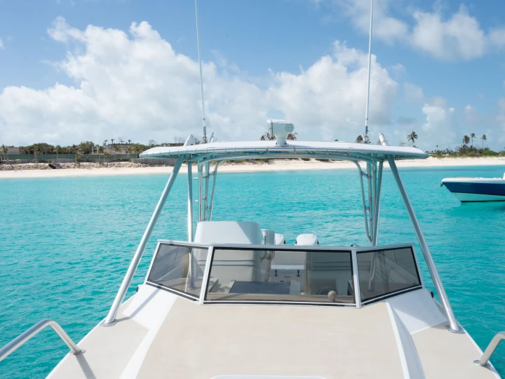 Alquiler de Intrepid Side Console en Nassau