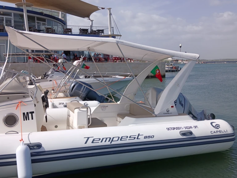 Alquiler de embarcaciones Capelli Tempest 850 enPortimão en Samboat