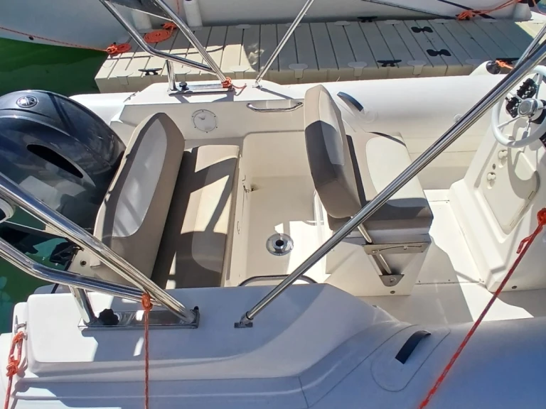Alquiler de embarcaciones Capelli Tempest 600 enPortimão en Samboat